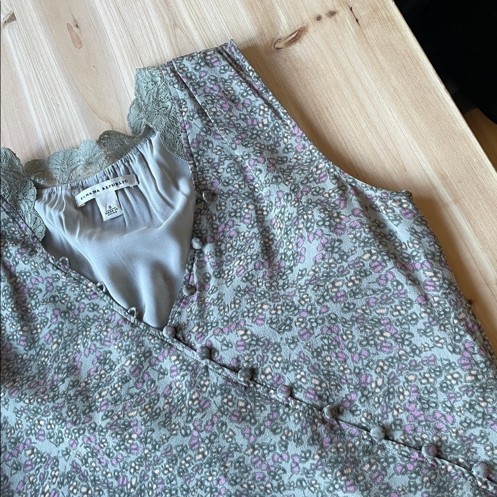 Banana Republic Floral Silk Blouse - Picture 6 of 9